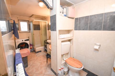 Zagreb, Botinec, kuća s tri stana