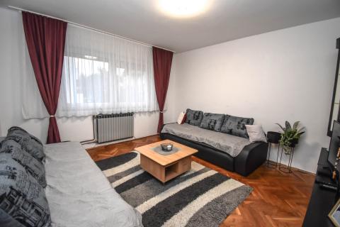 Zagreb, Botinec, kuća s tri stana