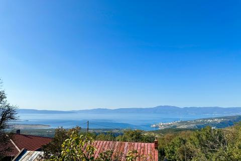 Hreljin - Samostojeća kuća, teren, velika okućnica i prekrasan pogled