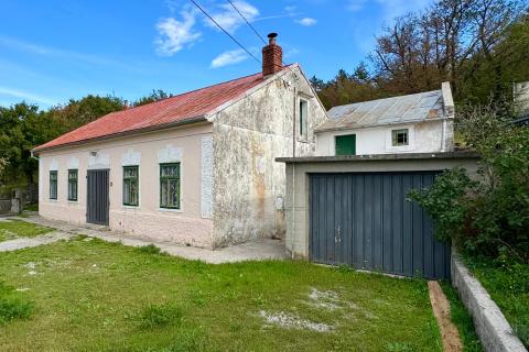 Hreljin - Samostojeća kuća, teren, velika okućnica i prekrasan pogled