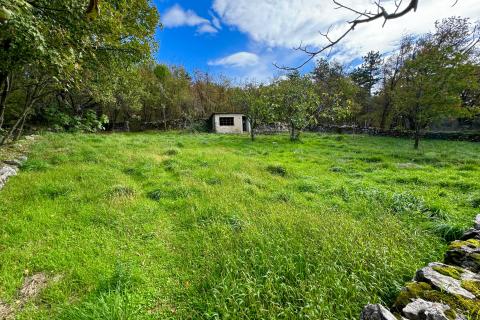 Hreljin - Samostojeća kuća, teren, velika okućnica i prekrasan pogled