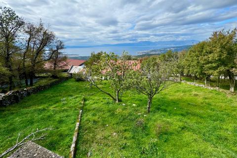 Hreljin - Samostojeća kuća, teren, velika okućnica i prekrasan pogled