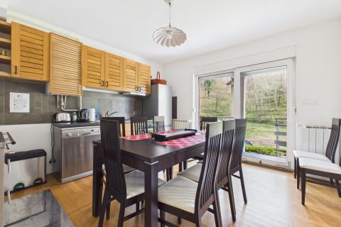 Krapinske toplice - prekrasna kuća 220 m2 s tri stana