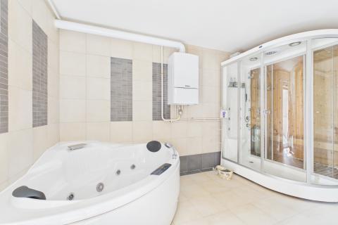 Krapinske toplice - prekrasna kuća 220 m2 s tri stana