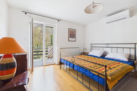 Krapinske toplice - prekrasna kuća 220 m2 s tri stana