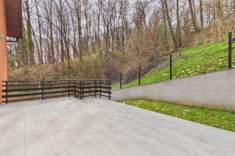 Krapinske toplice - prekrasna kuća 220 m2 s tri stana