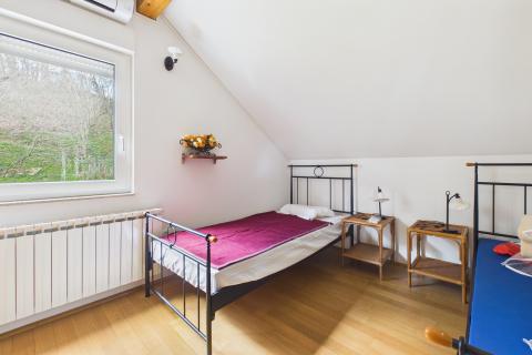 Krapinske toplice - prekrasna kuća 220 m2 s tri stana