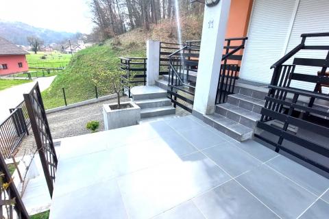 Krapinske toplice - prekrasna kuća 220 m2 s tri stana