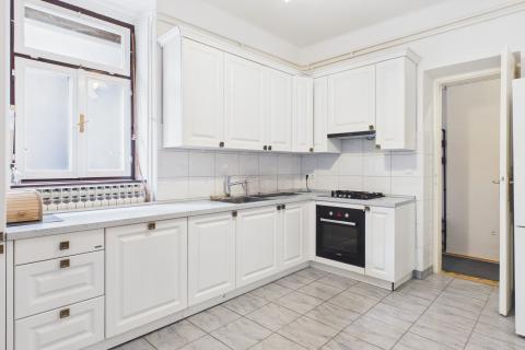 Zagreb, Gundulićeva - građanski 5-sobni stan s lođom