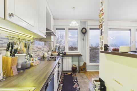 Zagreb, Dugave-trosoban stan 64m2 s liftom