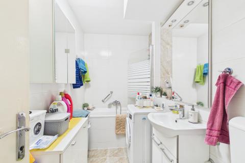 Zagreb, Dugave-trosoban stan 64m2 s liftom