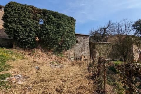 Istra, Unutra&scaron;njost, Karojba, starina s okućnicom za adaptaciju