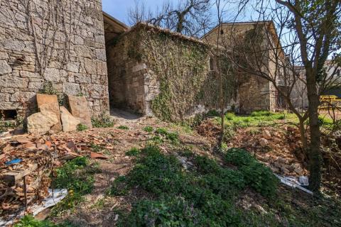 Istra, Unutra&scaron;njost, Karojba, starina s okućnicom za adaptaciju