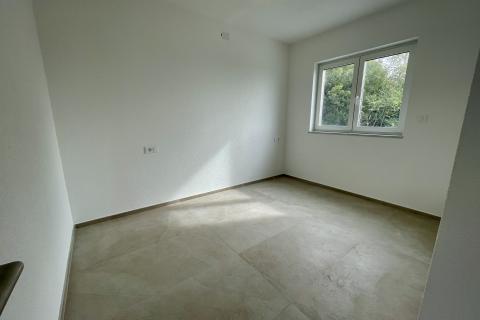 Novi Vinodolski; Smokvica &ndash; driekamerappartement op 300 m van zee