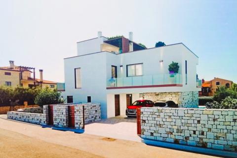 Novigrad, unikatna luksuzna vila s pogledom na more i maslinik