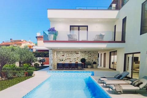 Novigrad, unikatna luksuzna vila s pogledom na more i maslinik