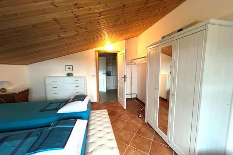 Vižinada, apartman za dugoročni najam sa terasom i dvori&scaron;tem