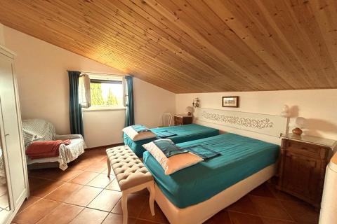 Vižinada, apartman za dugoročni najam sa terasom i dvori&scaron;tem