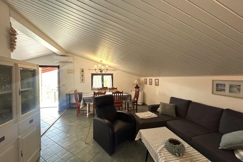 Vižinada, apartman za dugoročni najam sa terasom i dvori&scaron;tem