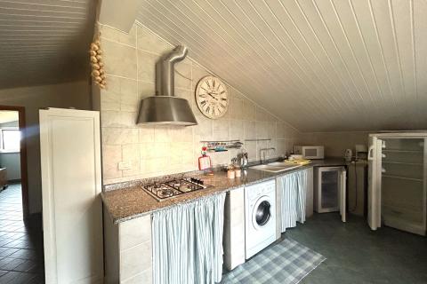 Vižinada, apartman za dugoročni najam sa terasom i dvori&scaron;tem