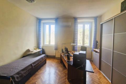 Pula, Monte Zaro- 2S+DB, 81 m2, 1. kat, stan blizu centra, svijetao i prozračan