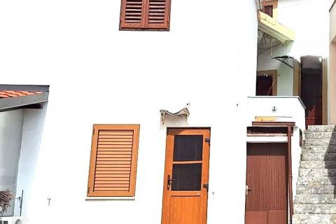 Draga Ba&scaron;ćanska - kuća s potencijalom