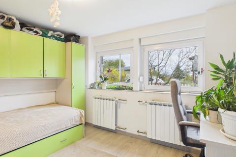 ZAPRE&Scaron;IĆ, Brdovec, trosoban stan sa garažom i dvori&scaron;tem