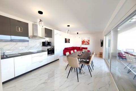 OTOK KRK okolica grada Krka dvojna kuća sa panoramskim pogledom na more