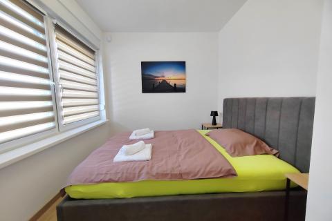 OTOK KRK okolica grada Krka dvojna kuća sa panoramskim pogledom na more