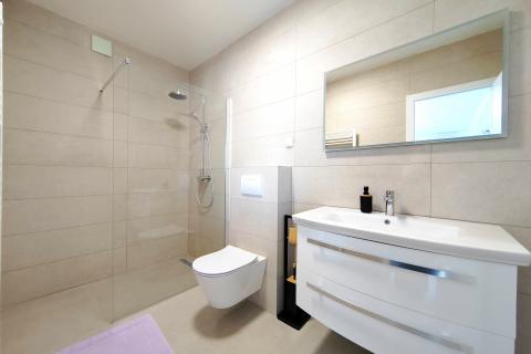 OTOK KRK okolica grada Krka dvojna kuća sa panoramskim pogledom na more