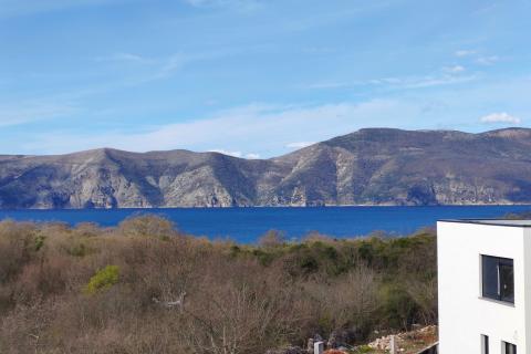 OTOK KRK okolica grada Krka dvojna kuća sa panoramskim pogledom na more