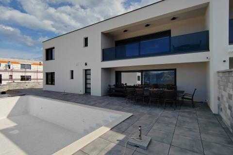 OTOK KRK okolica grada Krka dvojna kuća sa panoramskim pogledom na more