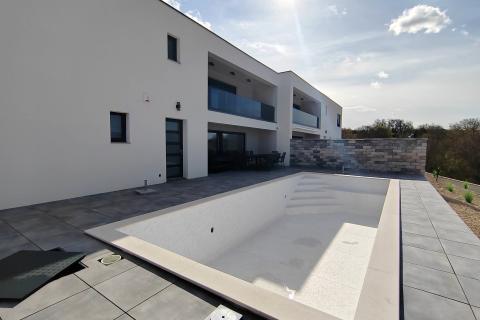 OTOK KRK okolica grada Krka dvojna kuća sa panoramskim pogledom na more