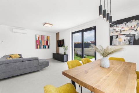 Istra, Novigrad, moderna kuća s bazenom, dugoročni najam