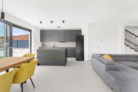 Istra, Novigrad, moderna kuća s bazenom, dugoročni najam