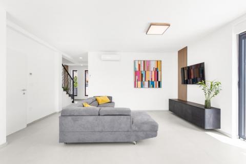 Istra, Novigrad, moderna kuća s bazenom, dugoročni najam