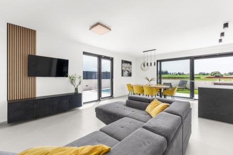 Istra, Novigrad, moderna kuća s bazenom, dugoročni najam