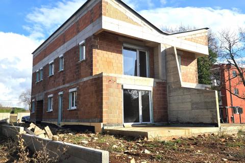 Istra,Lovrečica,okolica-Dvojna kuća u roh bau fazi,blizina mora