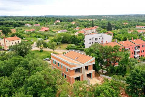 Istra,Lovrečica,okolica-Dvojna kuća u roh bau fazi,blizina mora