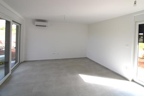 Istra, Tar-Vabriga, dvosobni stan s okućnicom u novogradnji