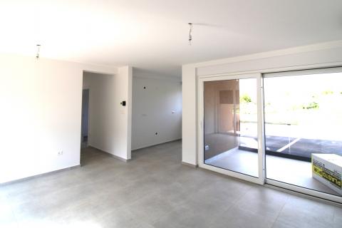 Istra, Tar-Vabriga, dvosobni stan s okućnicom u novogradnji