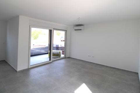 Istra, Tar-Vabriga, dvosobni stan s okućnicom u novogradnji