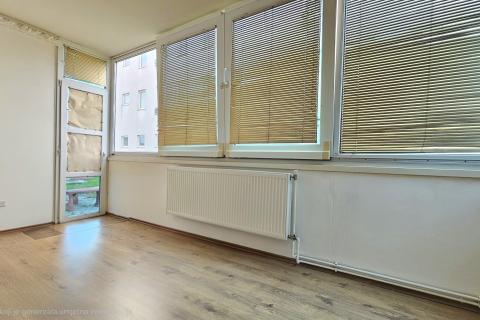 Zagreb, Sesvete - trosoban stan u prizemlju