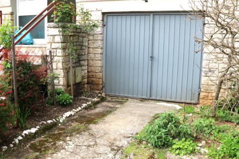 POREČ- stan s garažom