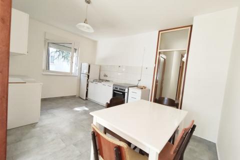 Rijeka, &Scaron;kurinje, adaptiran stan s balkonom