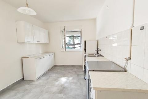 Rijeka, &Scaron;kurinje, adaptiran stan s balkonom