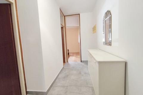 Rijeka, &Scaron;kurinje, adaptiran stan s balkonom