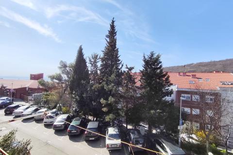 Rijeka, &Scaron;kurinje, adaptiran stan s balkonom