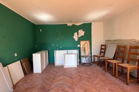 Rijeka, Kostrena, kuća za adaptaciju s velikom okućnicom