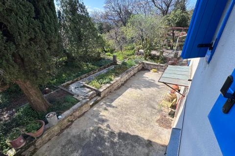 Rijeka, Kostrena, kuća za adaptaciju s velikom okućnicom